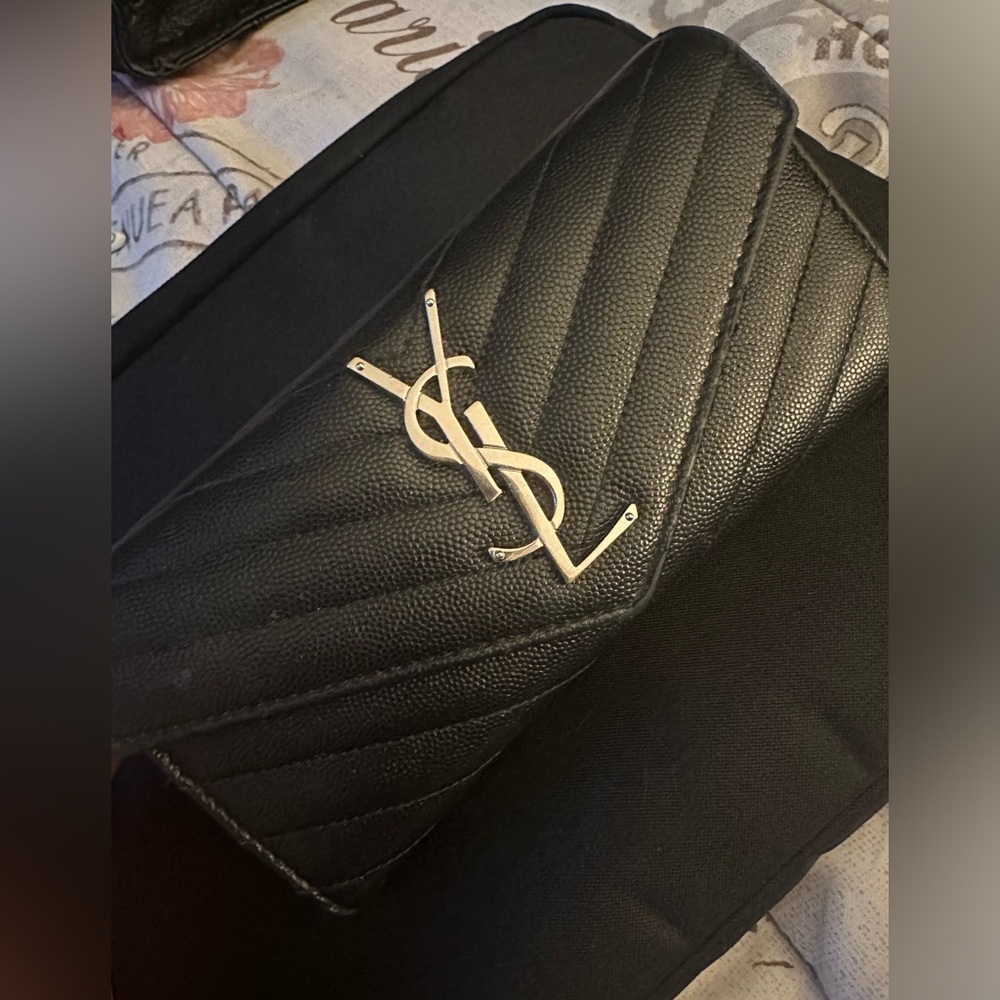 Basically new wallet, box available with authenticity cards.